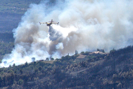 Largage sur le feu de Fontanès (34)